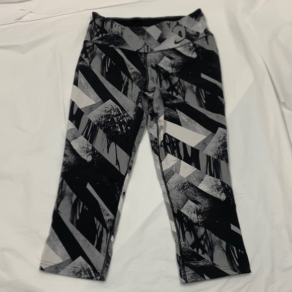 Women Nike Dri-Fit Black White Gray Geometric Pattern Crop Leggings High Waist S - Picture 1 of 11